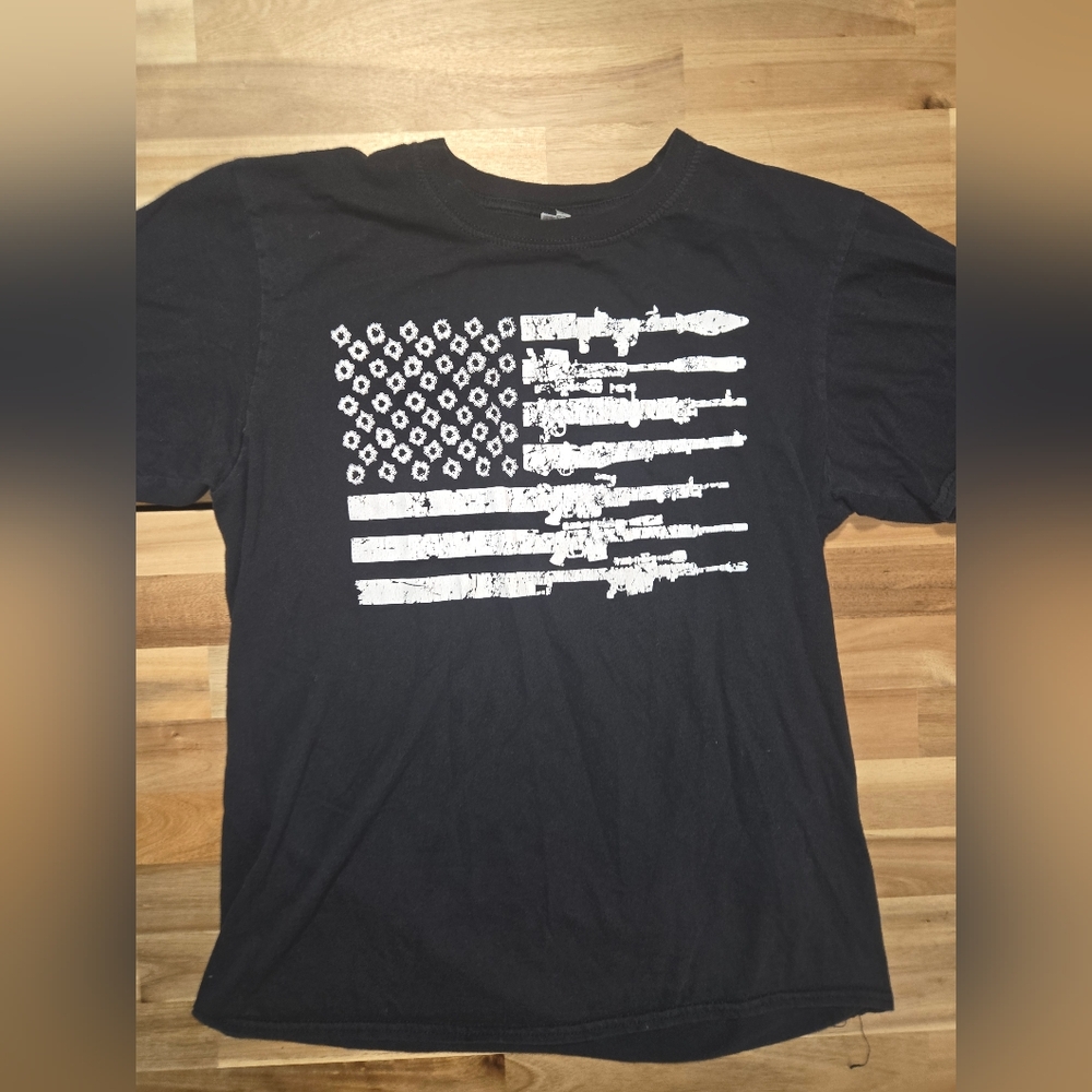 Black T-Shirt with White 2A Patrioric Graphic Print Mens Medium
